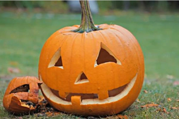 Two pumpkins with carved Halloween faces